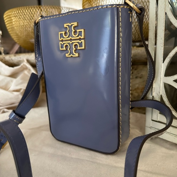 Tory Burch Handbags - New Tory Burch Britten sell phone crossbody